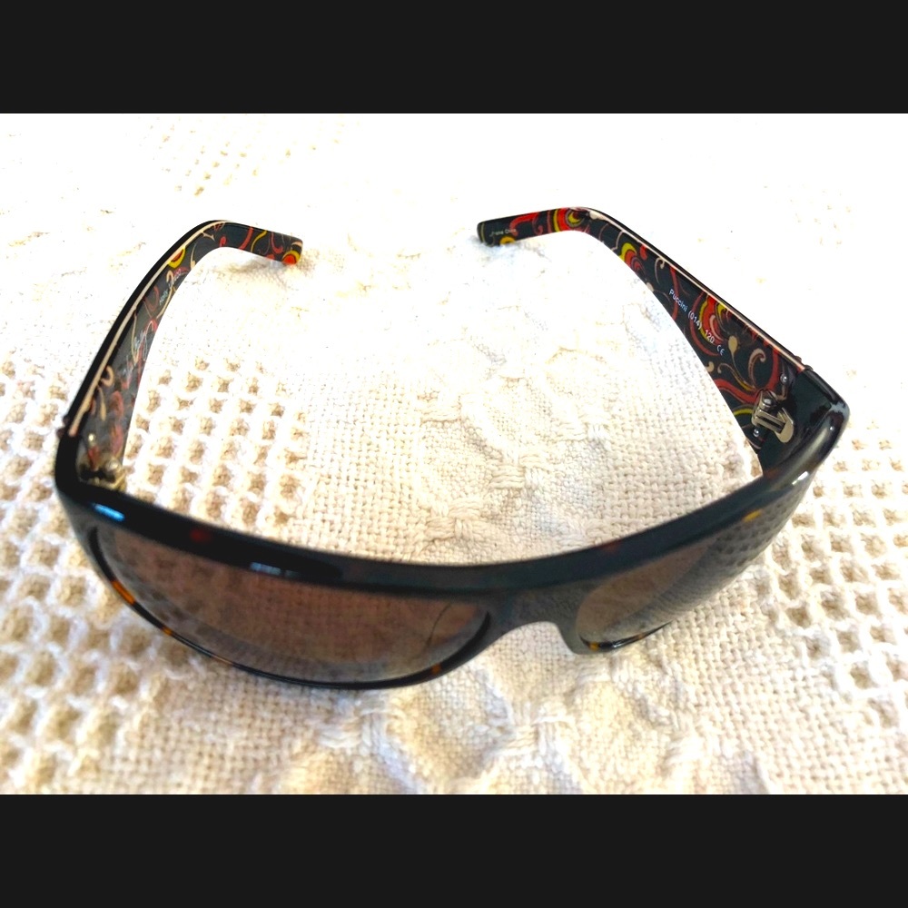 NWOT Vera Bradley Sunglasses- Holly Puccini